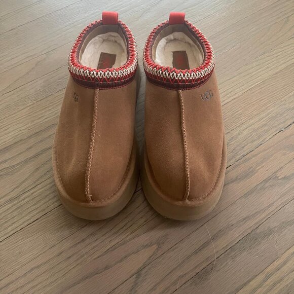 UGG - Picture 1 of 4